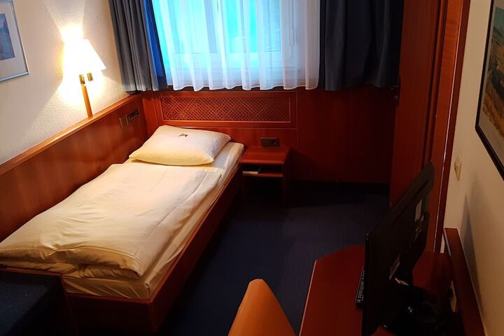 Room 4 of 31