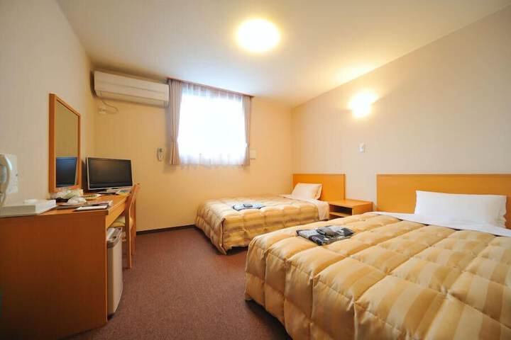 Room 3 of 16