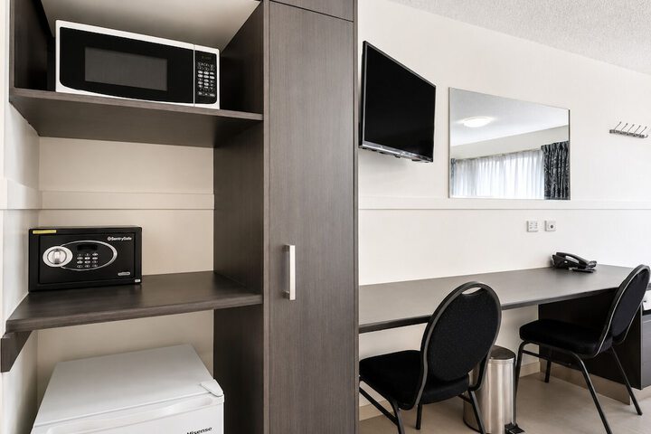 Room 2 of 34