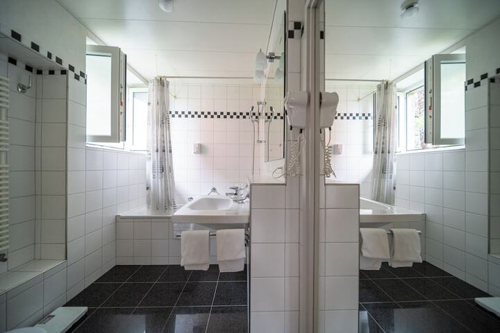 Room 65 of 156