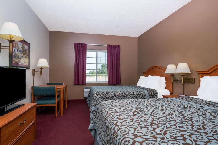 1 Queen Bed (2 of 13)