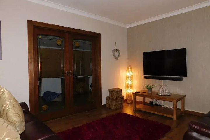 Room 4 of 9