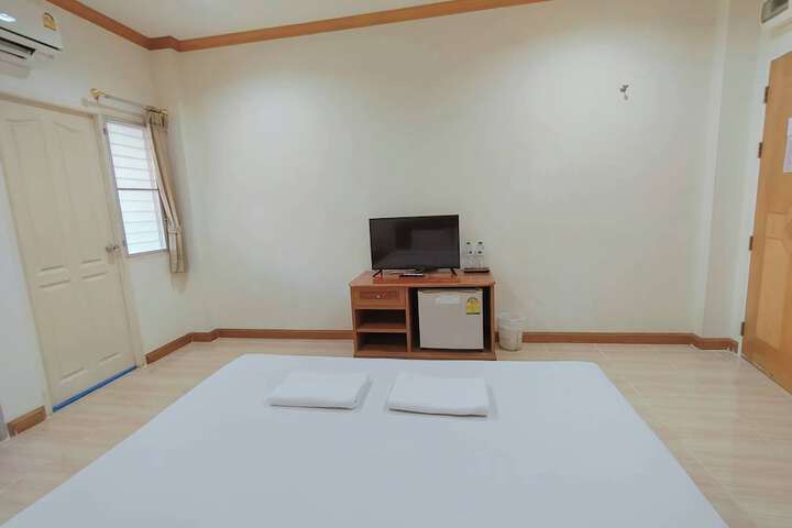 Room 6 of 27