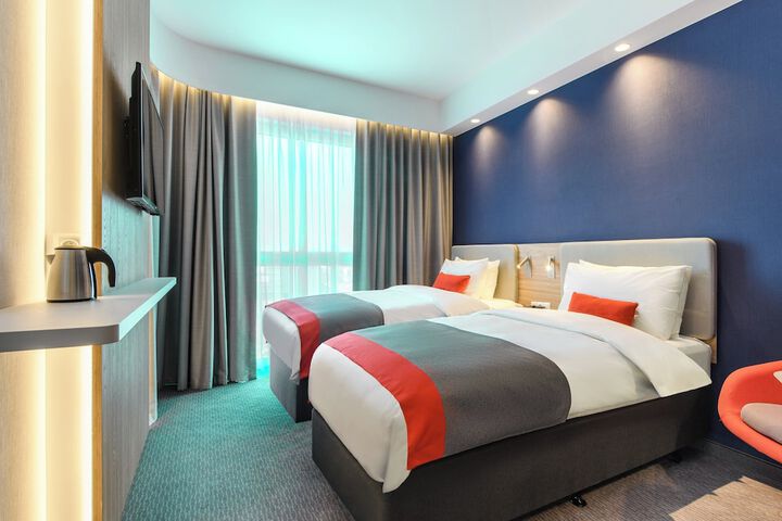 Room 4 of 37