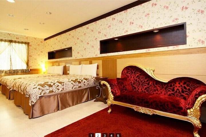 Room 7 of 25