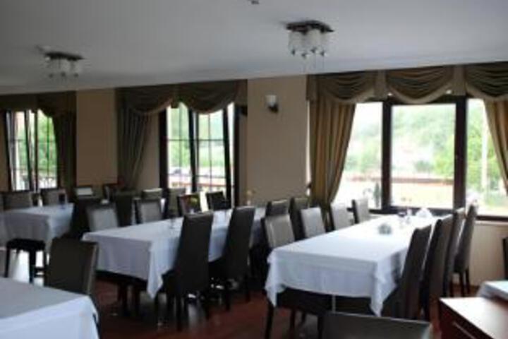 Dining 95 of 108