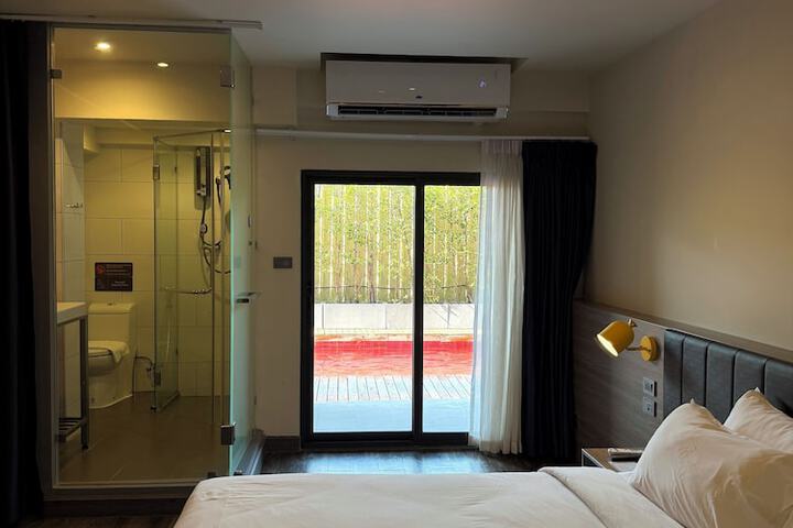 Room 33 of 96