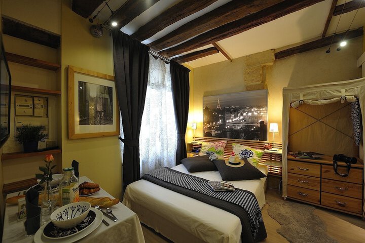 Room 15 of 648