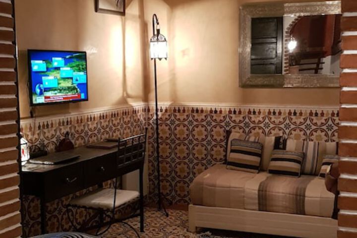 Lounge 34 of 43
