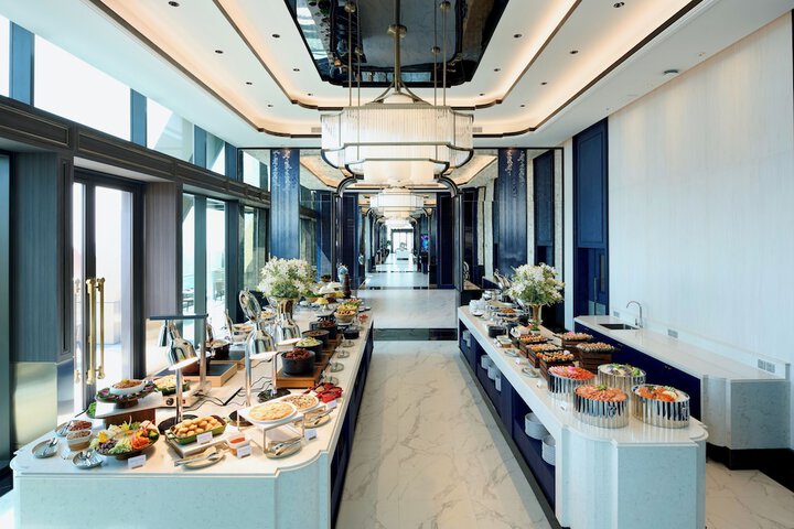 Dining 67 of 100