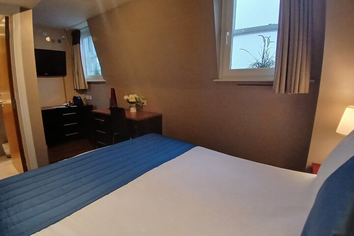 Room 50 of 182