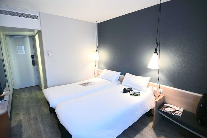 Room 5 of 83