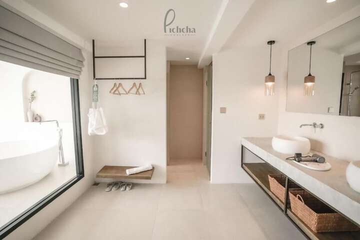 Room 52 of 66