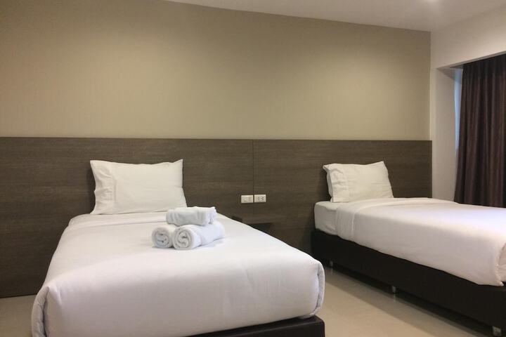 Room 10 of 34