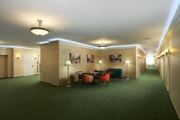 Ballroom/Hall 23 of 28