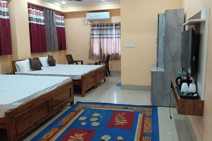 Room 3 of 9
