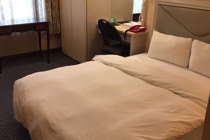 Room 12 of 35