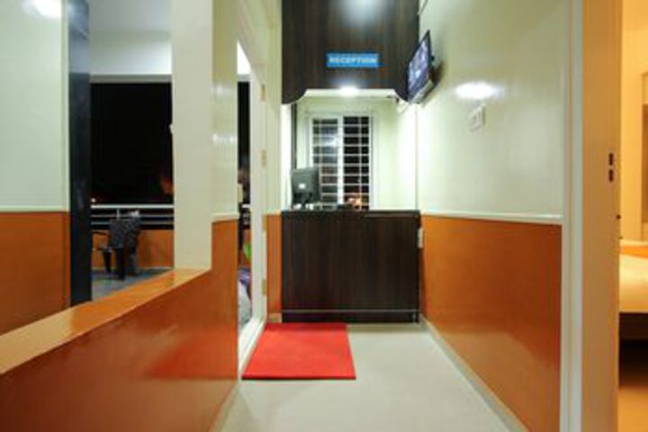 Ballroom/Hall 17 of 21