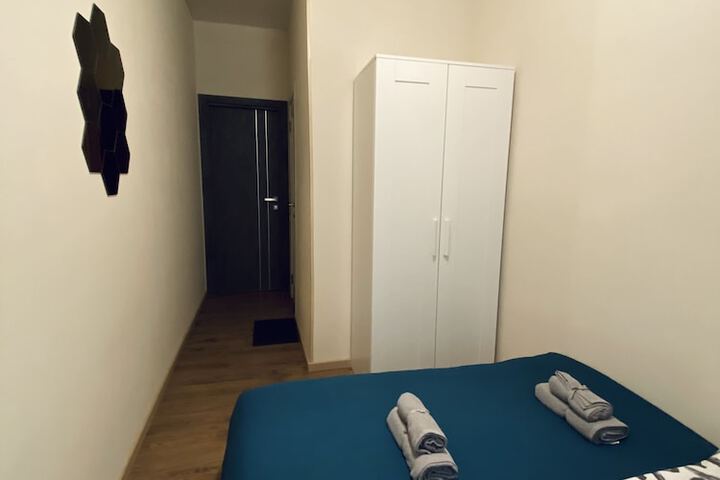 Room 6 of 13