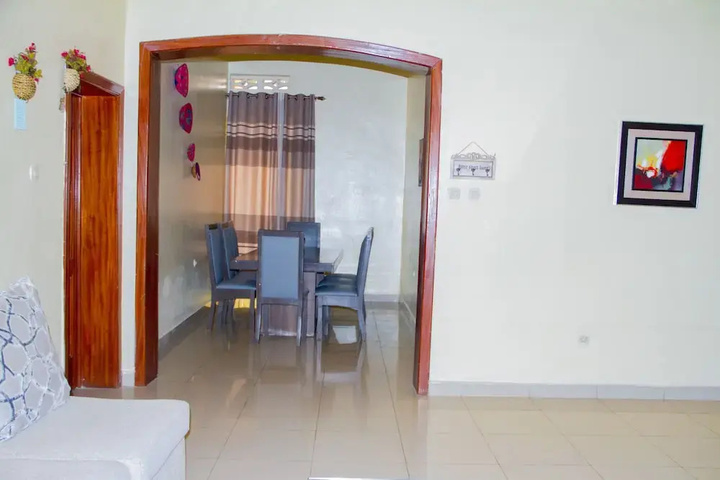 Room 6 of 9