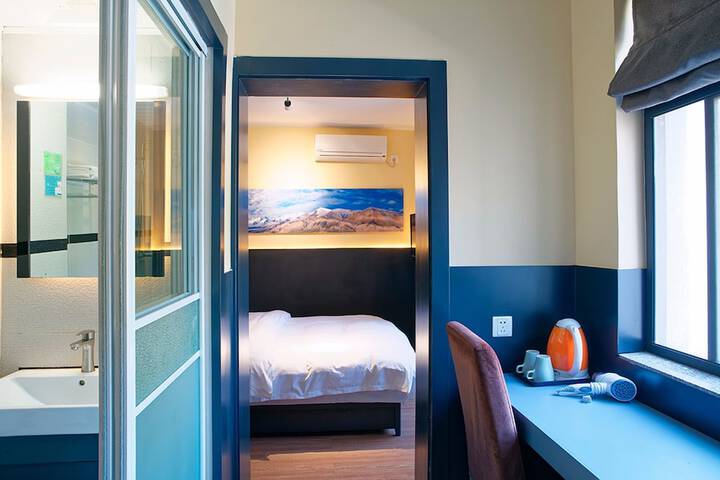 Room 10 of 52