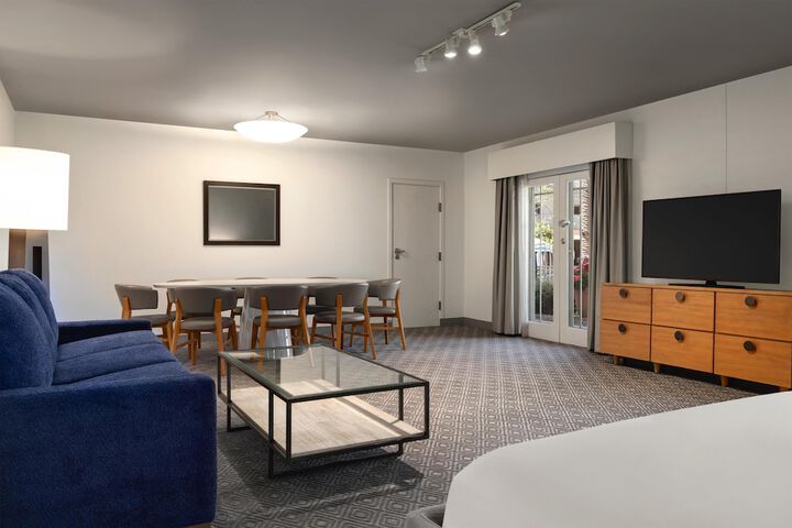 Room 25 of 154