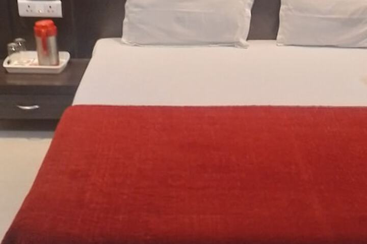 Room 4 of 17