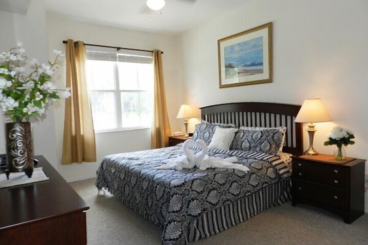 Room 5 of 16