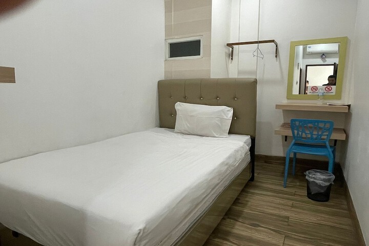 Room 17 of 35