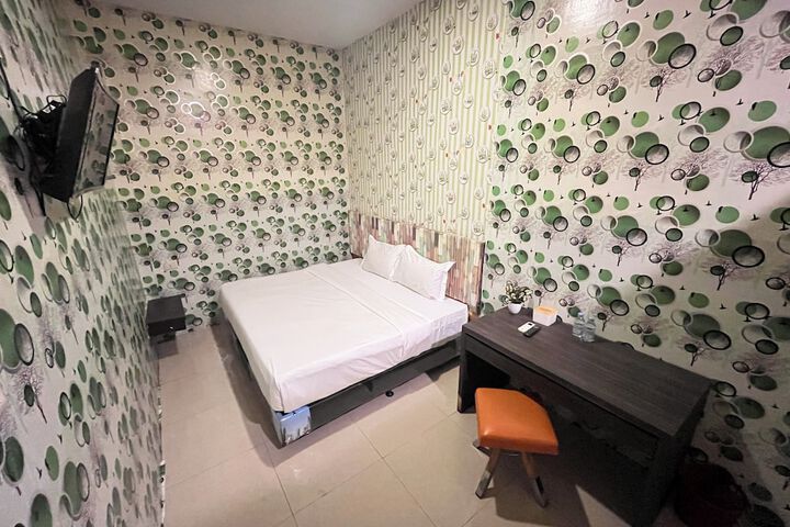 Room 11 of 22