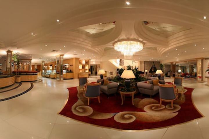 Entrance & Lobby