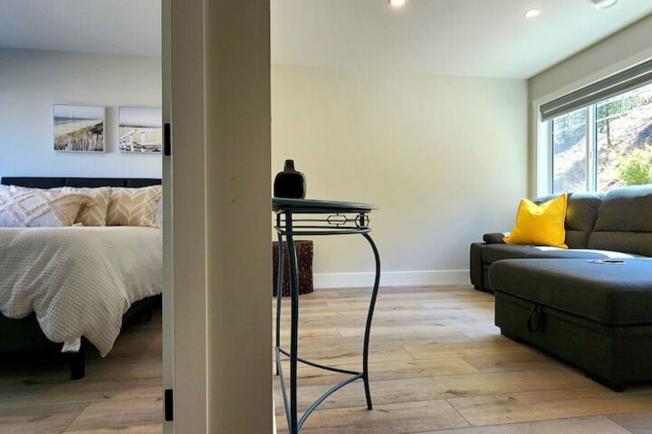 Room 320 of 543