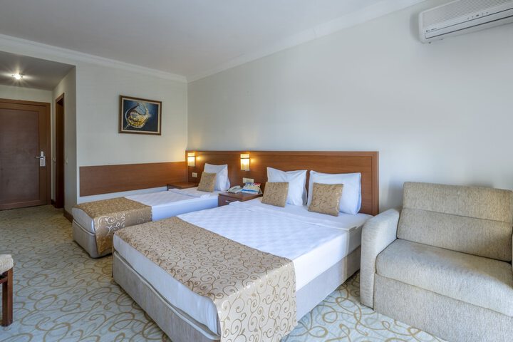 Room 4 of 43