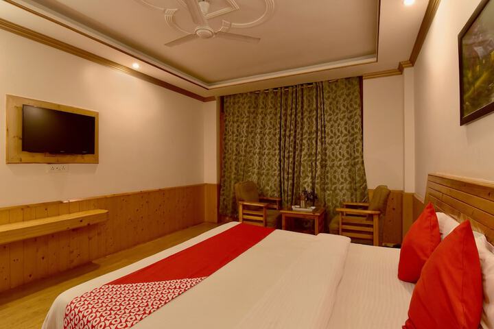 Room 6 of 16
