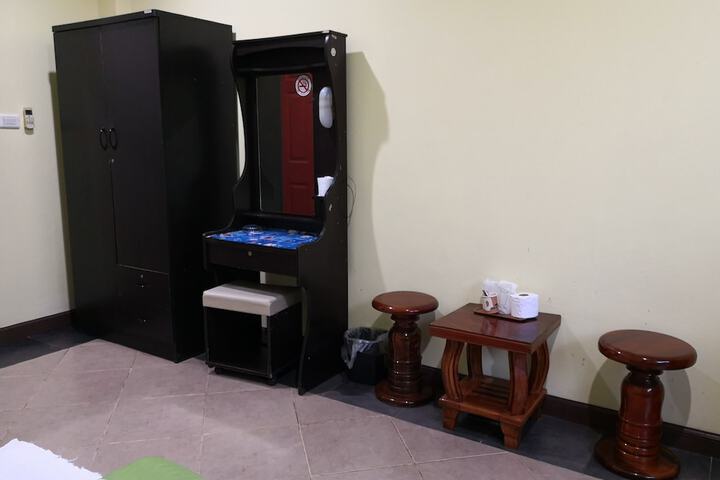 Room 12 of 23