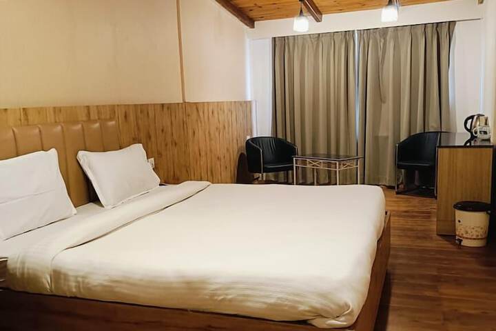 Room 17 of 28