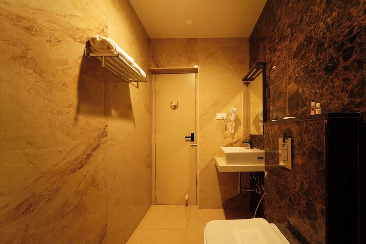 Room 3 of 22