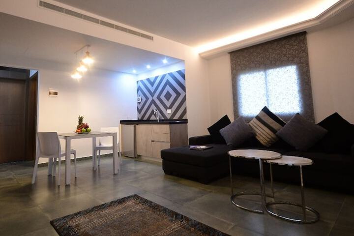 Room 16 of 28