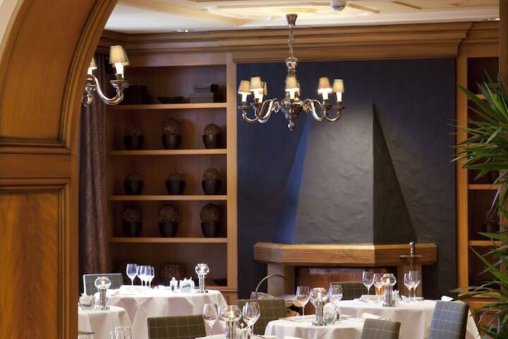 Ballroom/Hall 74 of 90