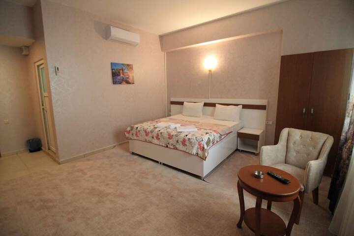 Room 4 of 12
