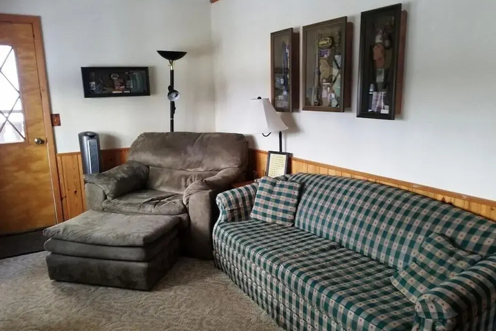 Room 9 of 16