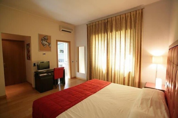 Room 13 of 31