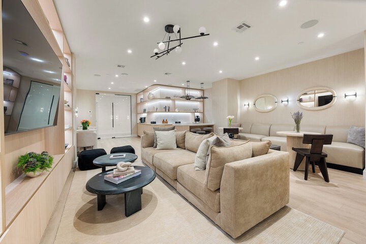 Lounge 601 of 626