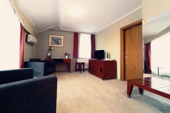 Room 35 of 68