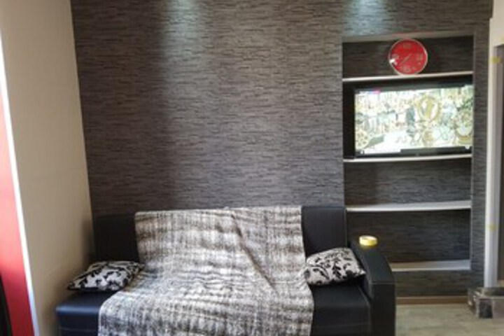 Room 7 of 12