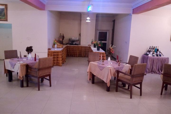 Dining 53 of 81