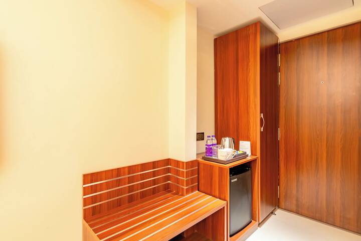 Room 6 of 17