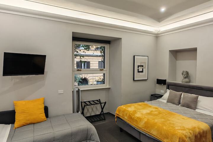 Room 4 of 28