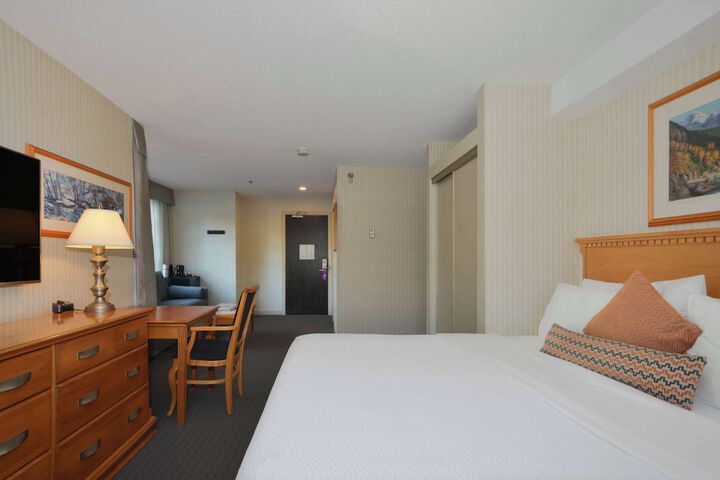 Room 9 of 42