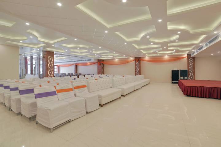 Ballroom/Hall 31 of 40